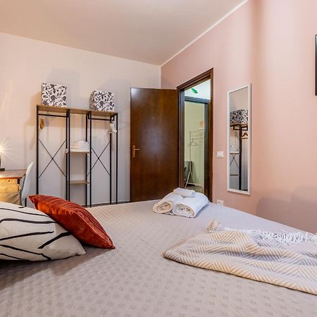 Steps From The Lake - Charme In The Inner City Desenzano del Garda Extérieur photo